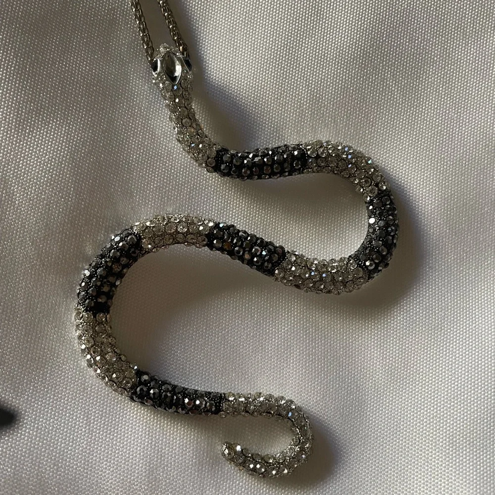 Taylor Swift Snake Pendant - Picture 2 of 3